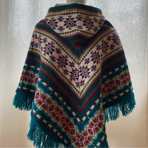 Knit alpaca wool poncho from Ecuador - Picture 2 of 6